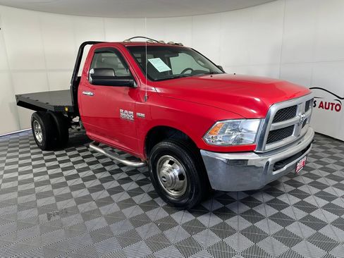 Used 2018 RAM 3500 Tradesman w/ Chrome Appearance Group RWD image 9