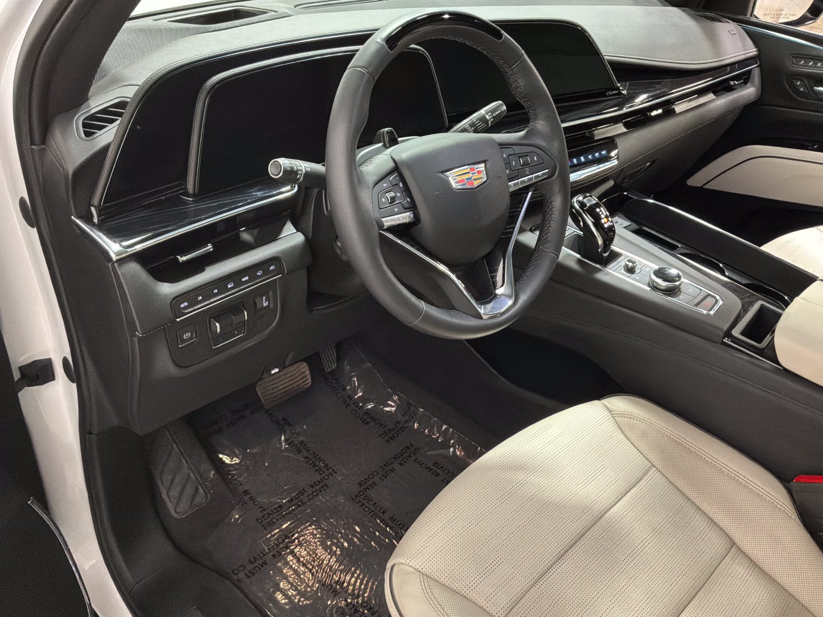 Used 2023 Cadillac Escalade Sport w/ LPO, ONYX Package AWD/4WD image 15