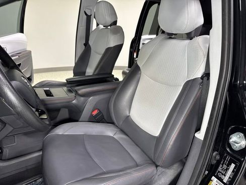 Used 2022 Toyota Sienna XSE FWD image 17