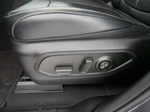 Used 2024 Jeep Grand Cherokee Limited w/ Luxury Tech Group II image 16