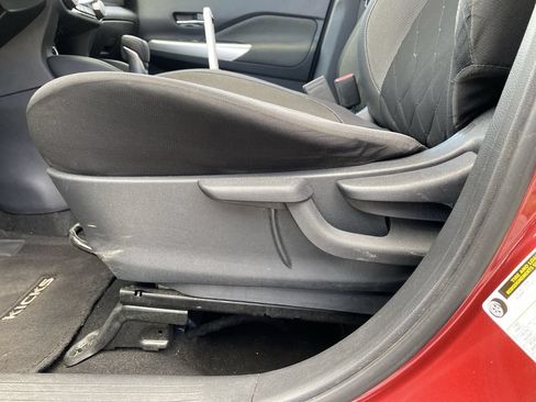 Used 2019 Nissan Kicks SV FWD image 20