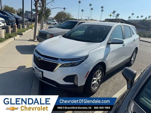Used 2023 Chevrolet Equinox LT image 2