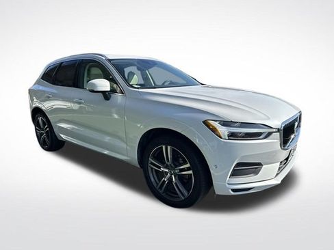 Used 2018 Volvo XC60 T5 Momentum w/ Vision Package AWD/4WD image 6