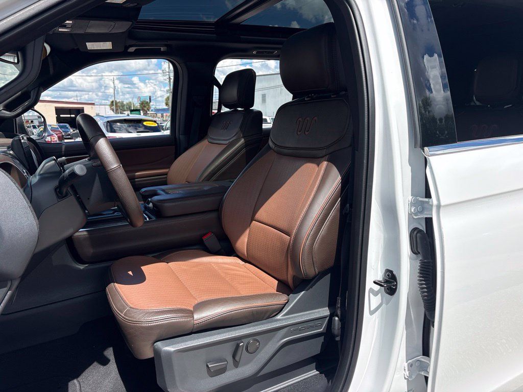 Used 2025 Ford Expedition King Ranch AWD/4WD image 9