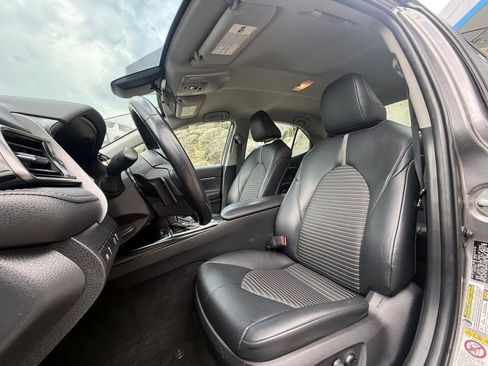 Used 2019 Toyota Camry SE w/ 4 Season Floor Mat Package FWD image 15
