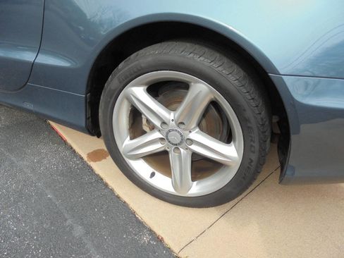 Used 2004 Mercedes-Benz SL 500 w/ Trim Pkg image 29