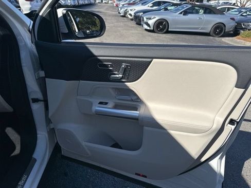 Used 2025 Mercedes-Benz GLA 250 4MATIC image 36