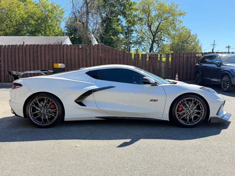 Used 2023 Chevrolet Corvette Stingray Premium Cpe w/ Z51 Performance Package RWD image 5