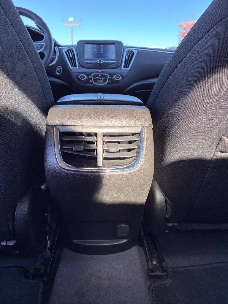 Used 2018 Chevrolet Malibu LT FWD image 14