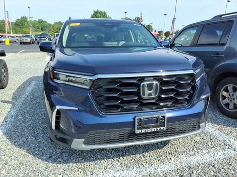 Certified 2025 Honda Pilot Touring image 9