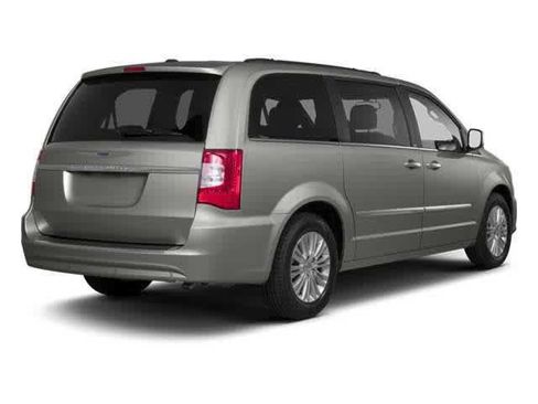 Used 2013 Chrysler Town & Country Touring image 2