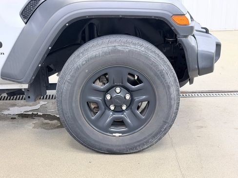 Used 2023 Jeep Wrangler Unlimited Sport AWD/4WD image 4