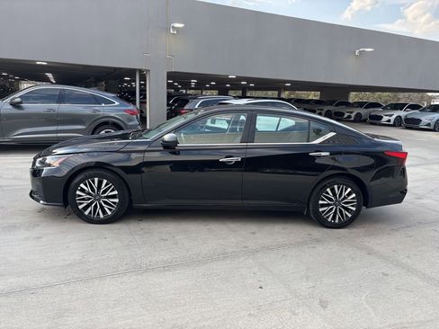 Used 2025 Nissan Altima 2.5 SV image 9