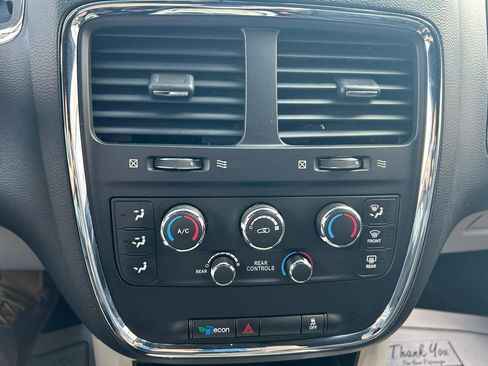 Used 2017 Dodge Grand Caravan SXT image 23