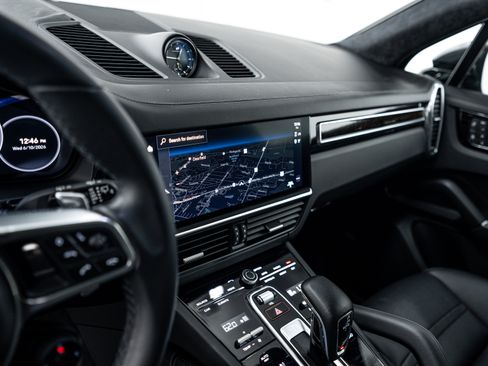 Certified 2022 Porsche Cayenne GTS AWD/4WD image 16