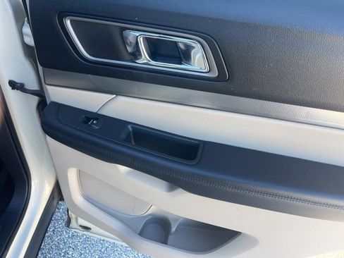 Used 2018 Ford Explorer XLT w/ Equipment Group 202A image 26