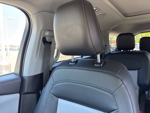 Used 2023 Ford Explorer XLT w/ Equipment Group 202A AWD/4WD image 24