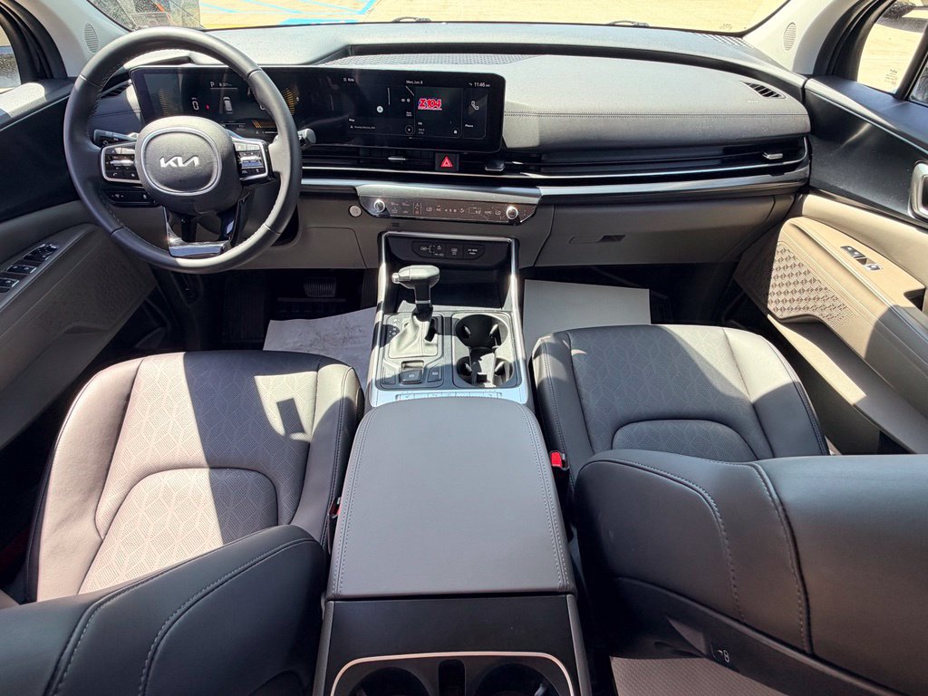 Used 2026 Kia Carnival FWD image 23