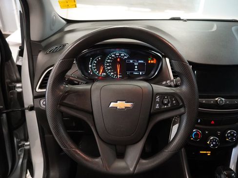 Used 2020 Chevrolet Trax LS AWD/4WD image 7