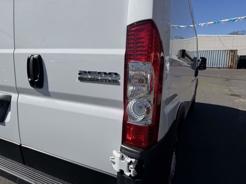 Used 2025 RAM ProMaster 2500 w/ Convenience Group image 9