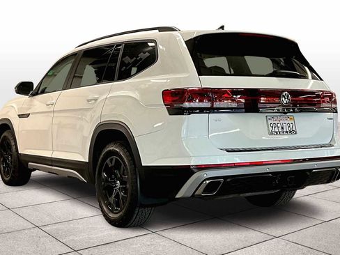 Used 2025 Volkswagen Atlas Peak Edition SE image 15