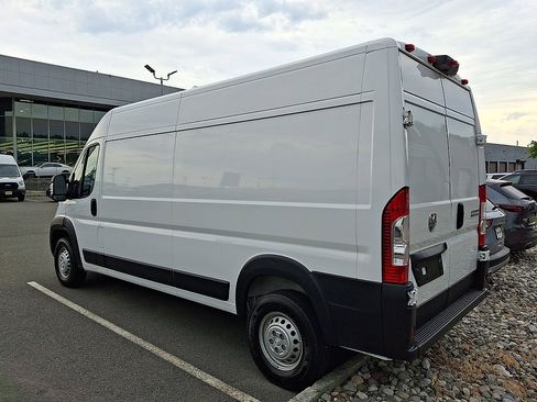 Used 2026 RAM ProMaster 2500 w/ Convenience Group FWD image 3