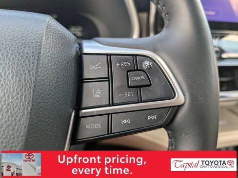Used 2023 Toyota Highlander Limited FWD image 17