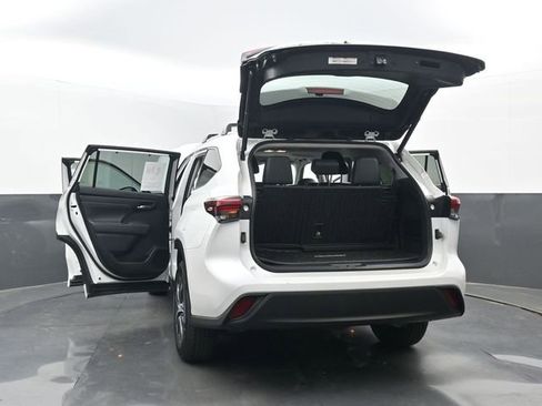 Used 2022 Toyota Highlander XLE image 38