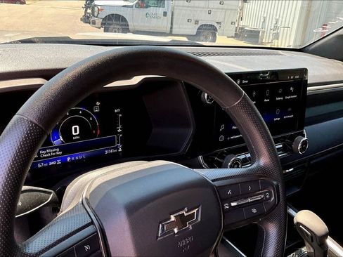 Used 2023 Chevrolet Colorado Trail Boss w/ Technology Package AWD/4WD image 10