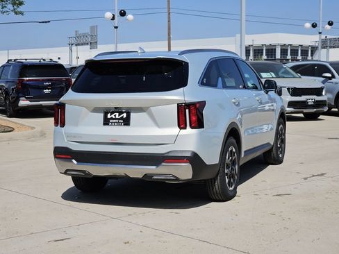 New 2026 Kia Sorento S w/ S Panoramic Sunroof Package FWD image 3