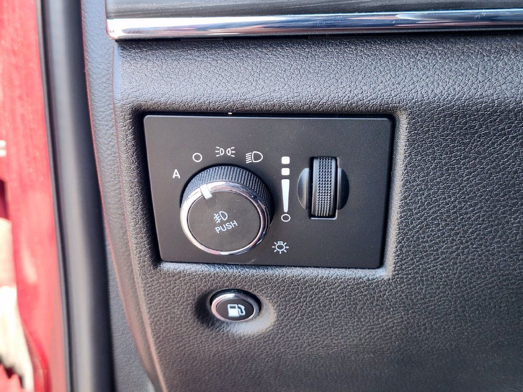 Used 2019 Jeep Grand Cherokee Limited AWD/4WD image 24