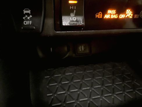 Used 2023 Toyota RAV4 XLE w/ Convenience Package image 27