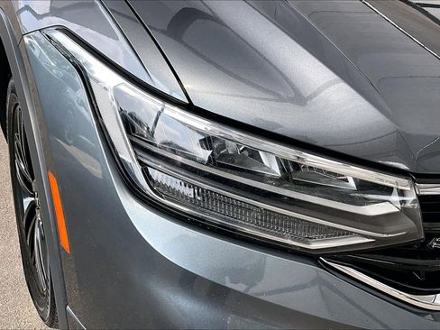 Used 2022 Volkswagen Tiguan SE R-Line AWD/4WD image 28