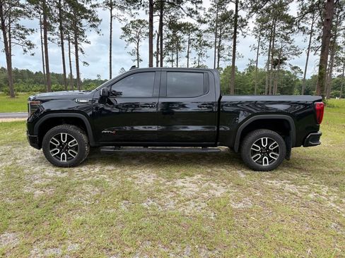 Used 2023 GMC Sierra 1500 AT4 w/ Technology Package AWD/4WD image 2
