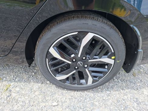 New 2025 Nissan Versa SR w/ Trunk Package image 23