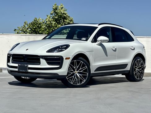 Used 2026 Porsche Macan AWD/4WD image 1