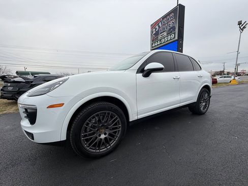 Used 2018 Porsche Cayenne Platinum Edition image 7