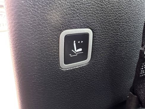 New 2025 Chrysler Pacifica Select w/ Uconnect Theater Family Group image 54