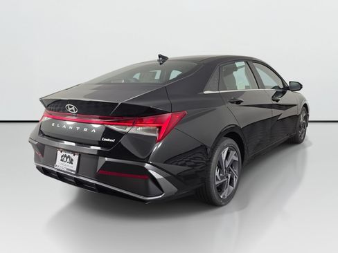 Used 2026 Hyundai Elantra Limited FWD image 6