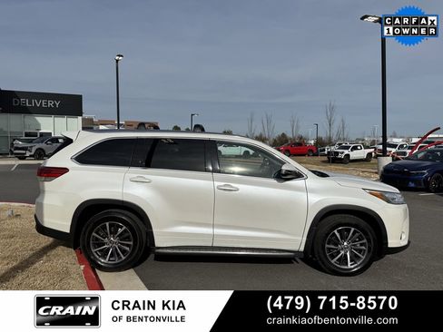 Used 2017 Toyota Highlander XLE image 9