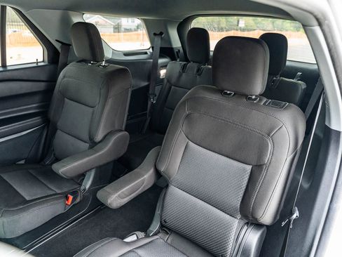 Certified 2022 Ford Explorer XLT RWD image 21