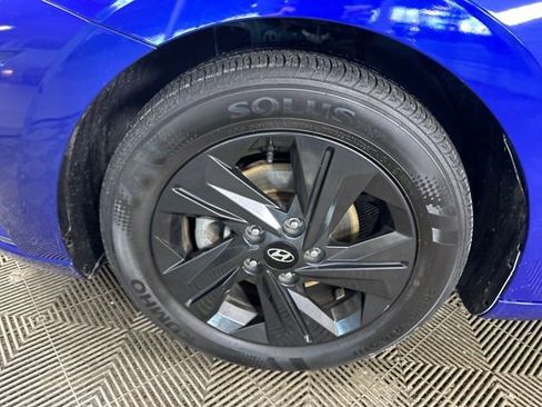 Used 2023 Hyundai Elantra SEL w/ Preferred Accessory Package image 10