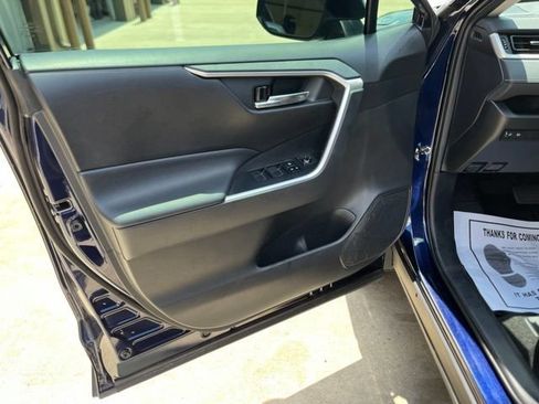 Used 2019 Toyota RAV4 XLE Premium FWD image 11