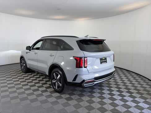 Certified 2023 Kia Sorento EX w/ Panoramic Sunroof Package FWD image 9
