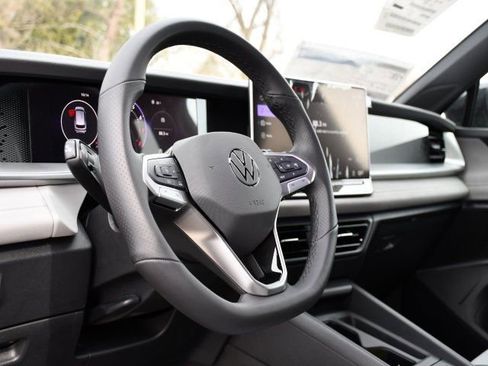 New 2026 Volkswagen Tiguan SE R-Line FWD image 12