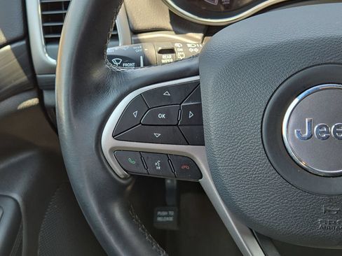 Used 2019 Jeep Grand Cherokee Altitude AWD/4WD image 20