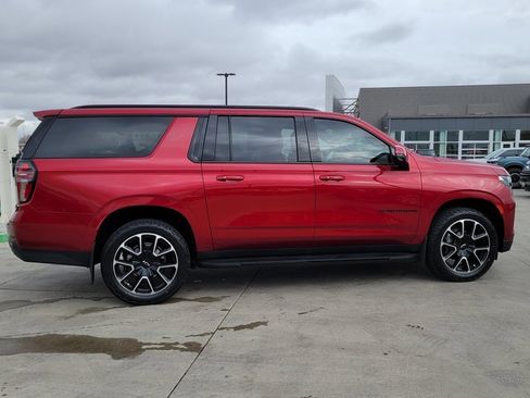 Used 2024 Chevrolet Suburban RST w/ Luxury Package image 2