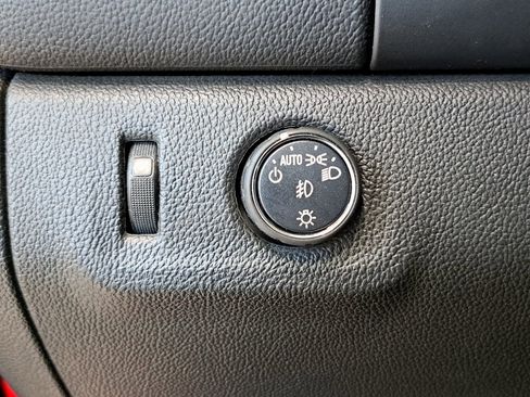 Used 2016 Chevrolet Colorado LT image 13