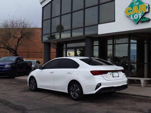 Used 2023 Kia Forte LXS w/ LXS Technology Package image 9