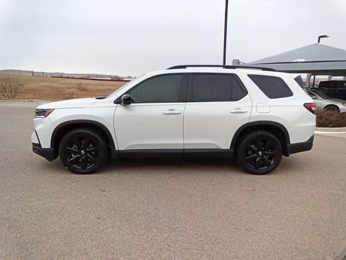 Certified 2025 Honda Pilot Black Edition image 4